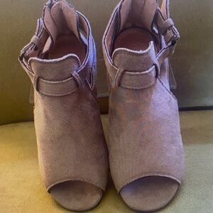 NWOB!!Suede Tan Booties